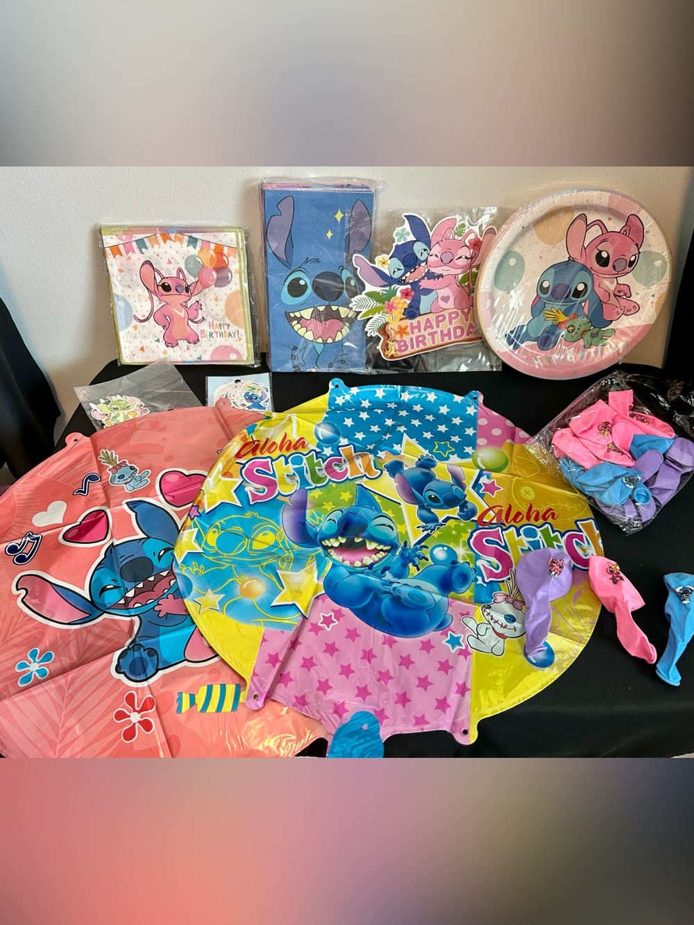 Stitch birthday party decorations.